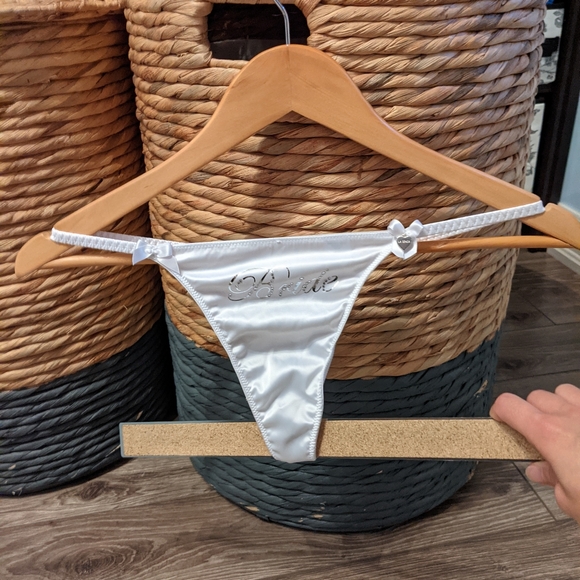 NWOT (S) - LA SENZA Bridal Thong with Veil - Picture 9 of 10